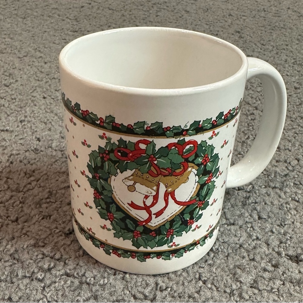 Vintage Christmas Coffee Mug Poinsettia Heart Wreath Windsor Collection